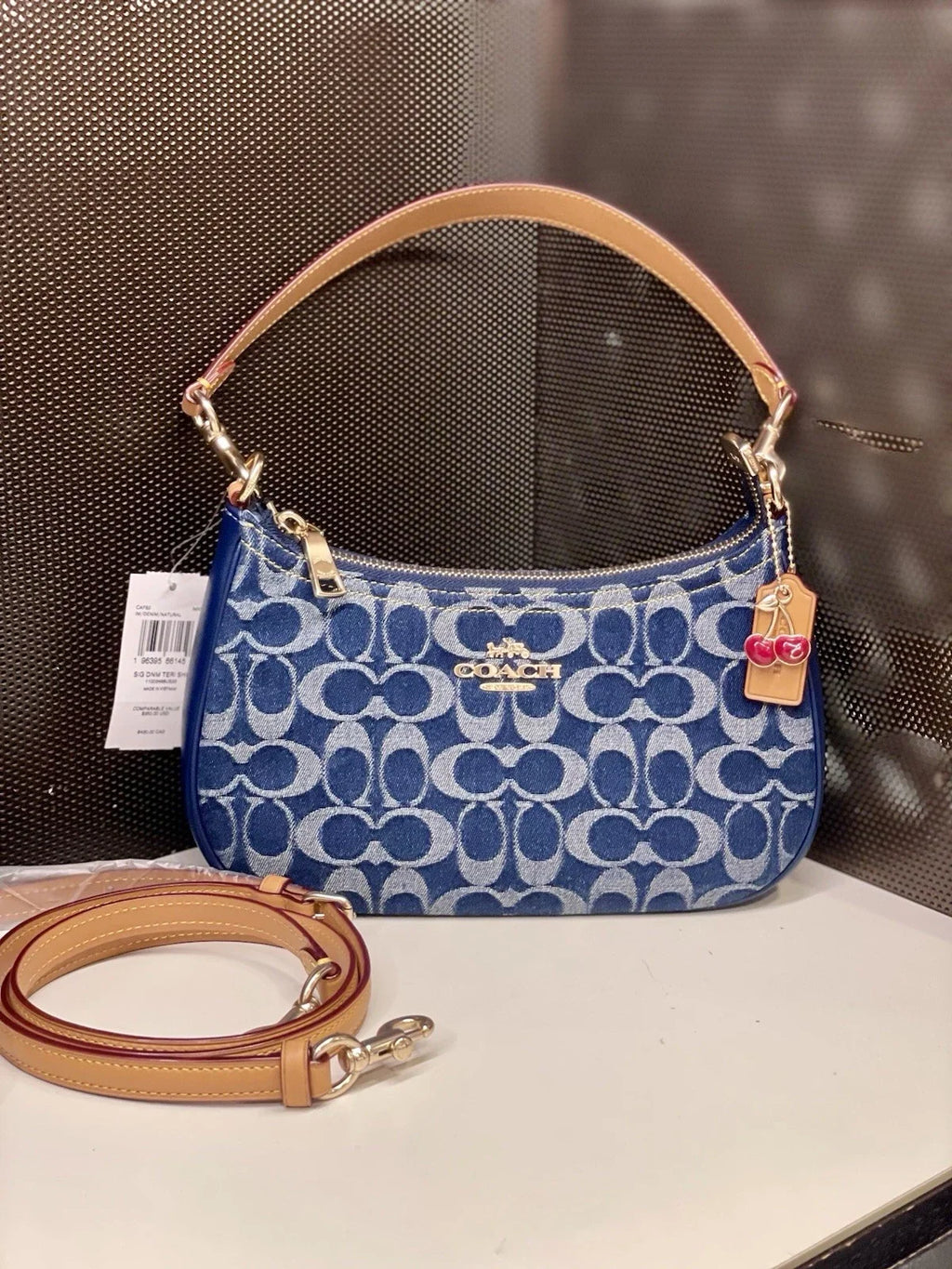 Coach Teri Shoulder Bag in Signature Denim CAF82 / CAK35 – New With Tags